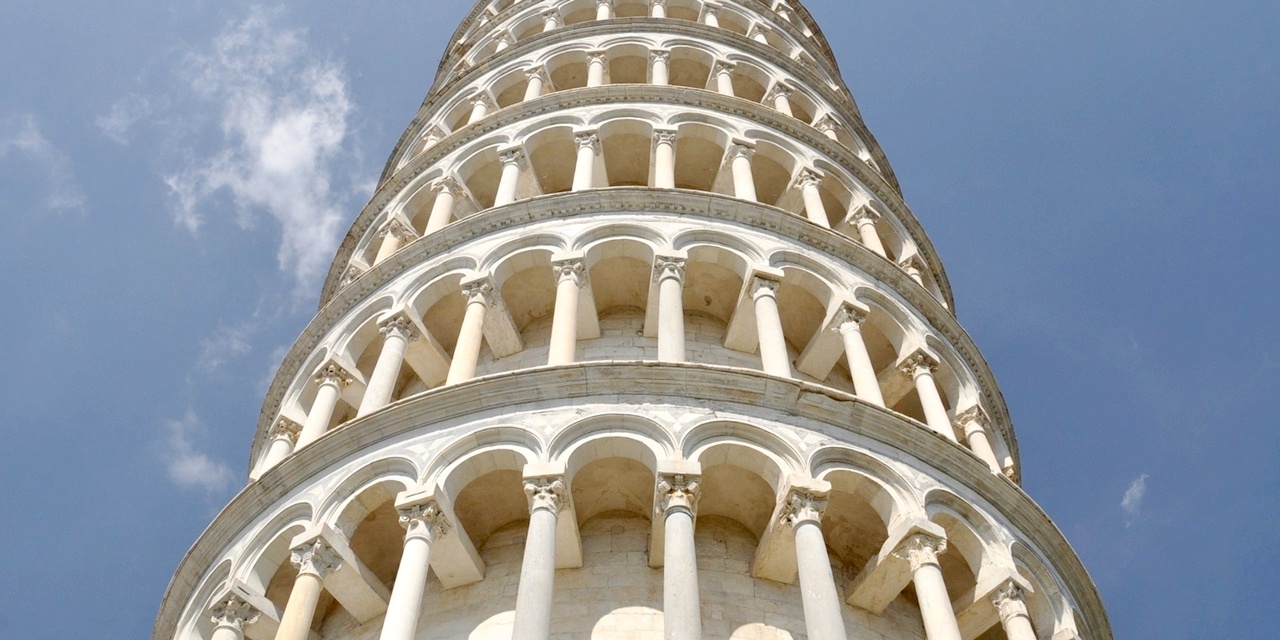 leaning tower pisa stands